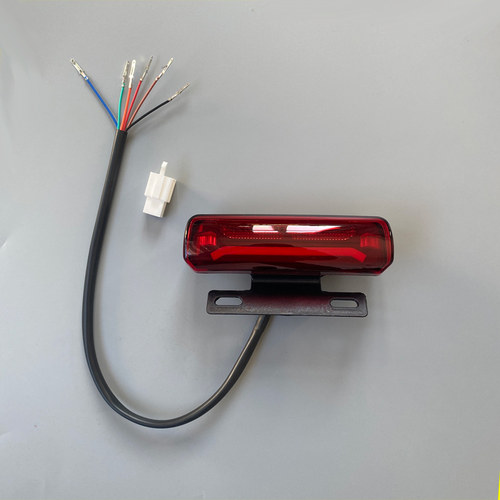 电动车尾灯刹车灯转向灯三合一
