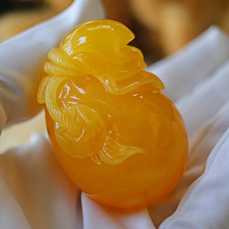 正品天然俄料精品鸡油黄蜜蜡钱袋子吊坠女款时尚文玩百搭珠宝饰品