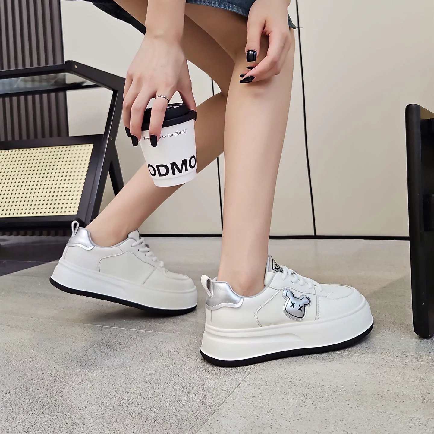 春达女鞋2025秋季新款超轻发泡舒适轻便牛皮运动休闲鞋83015