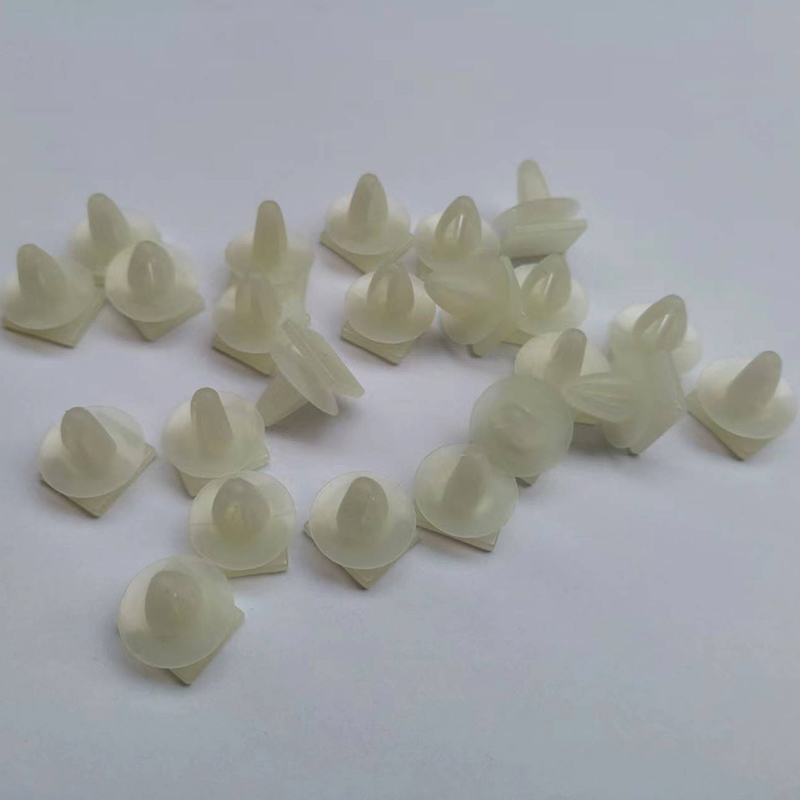 适配三菱帕杰罗V73V77后牌照板固定卡扣后尾门牌照灯饰板安装卡子
