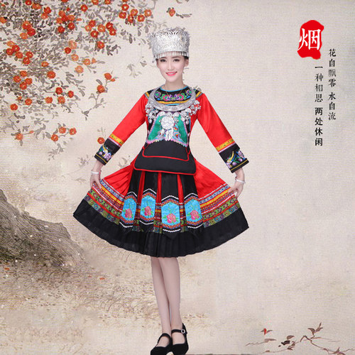 少数民族云南演出服饰