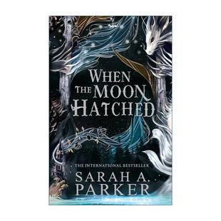 Sarah When 月亮孵化时 英文原版 进口英语原版 Moon 英文版 the 书籍 Hatched Parker奇幻浪漫小说精装 月落系列1