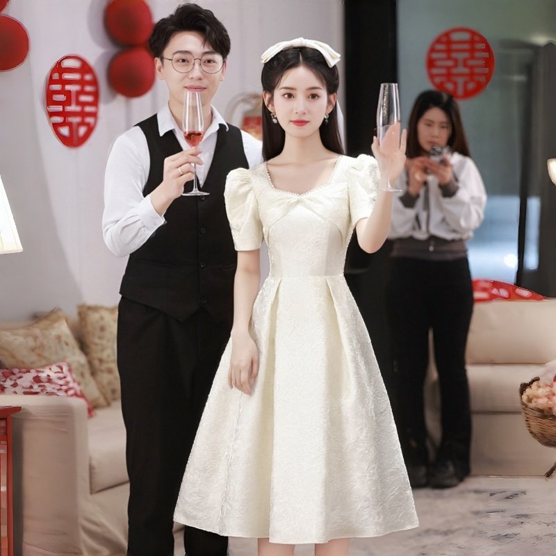 香槟色法式礼服订婚小个子连衣裙