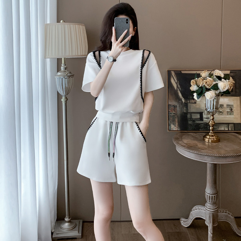 休闲时尚套装女夏季减龄设计感露肩短袖短裤夏日巨好看的两件套