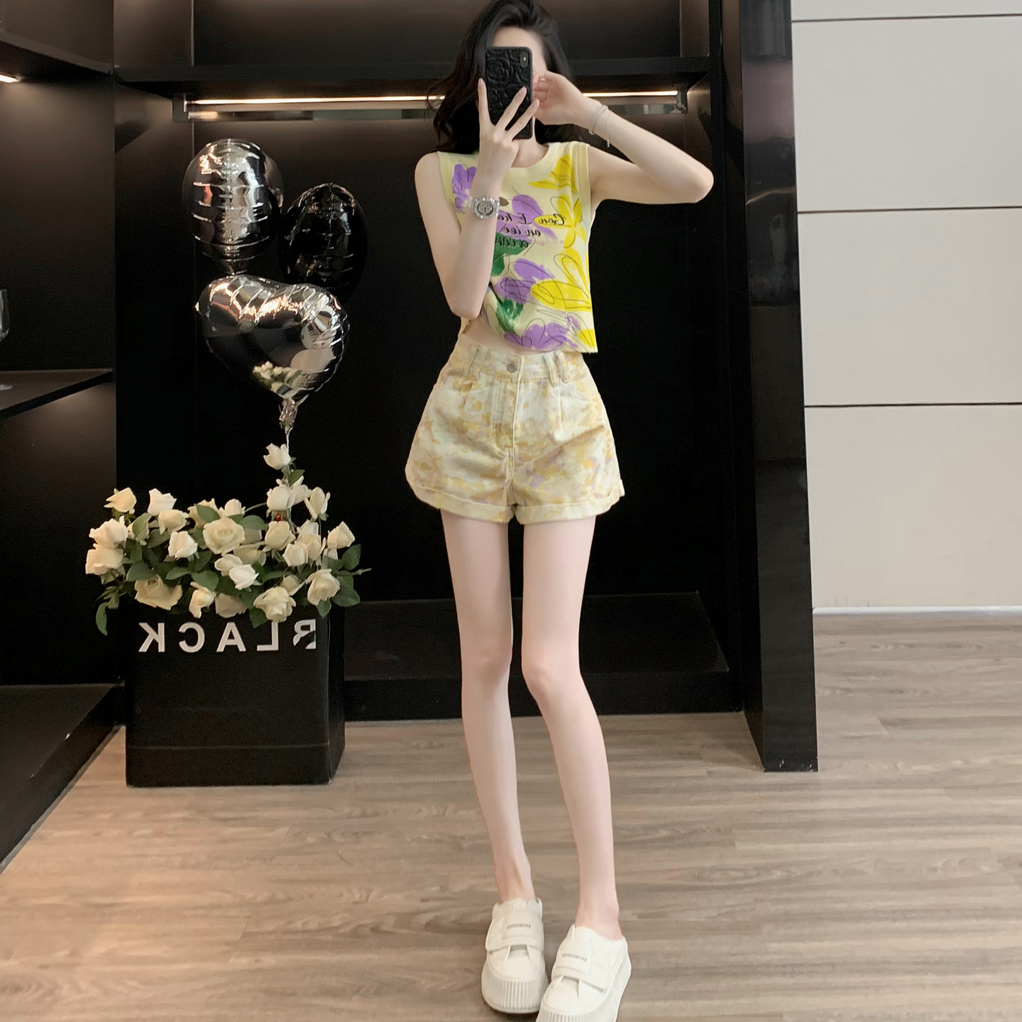 多巴胺穿搭休闲套装女夏季涂鸦针织背心牛仔短裤巨好看夏装一整套