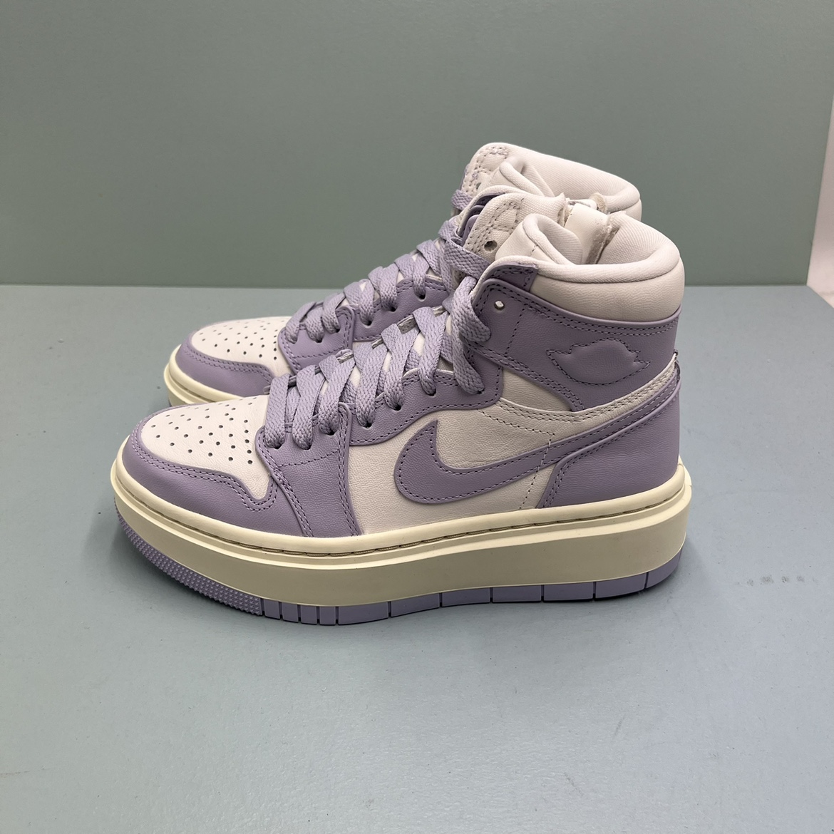 Nike耐克女鞋2022冬季新款Air Jordan 1高帮运动休闲鞋DN3253-105