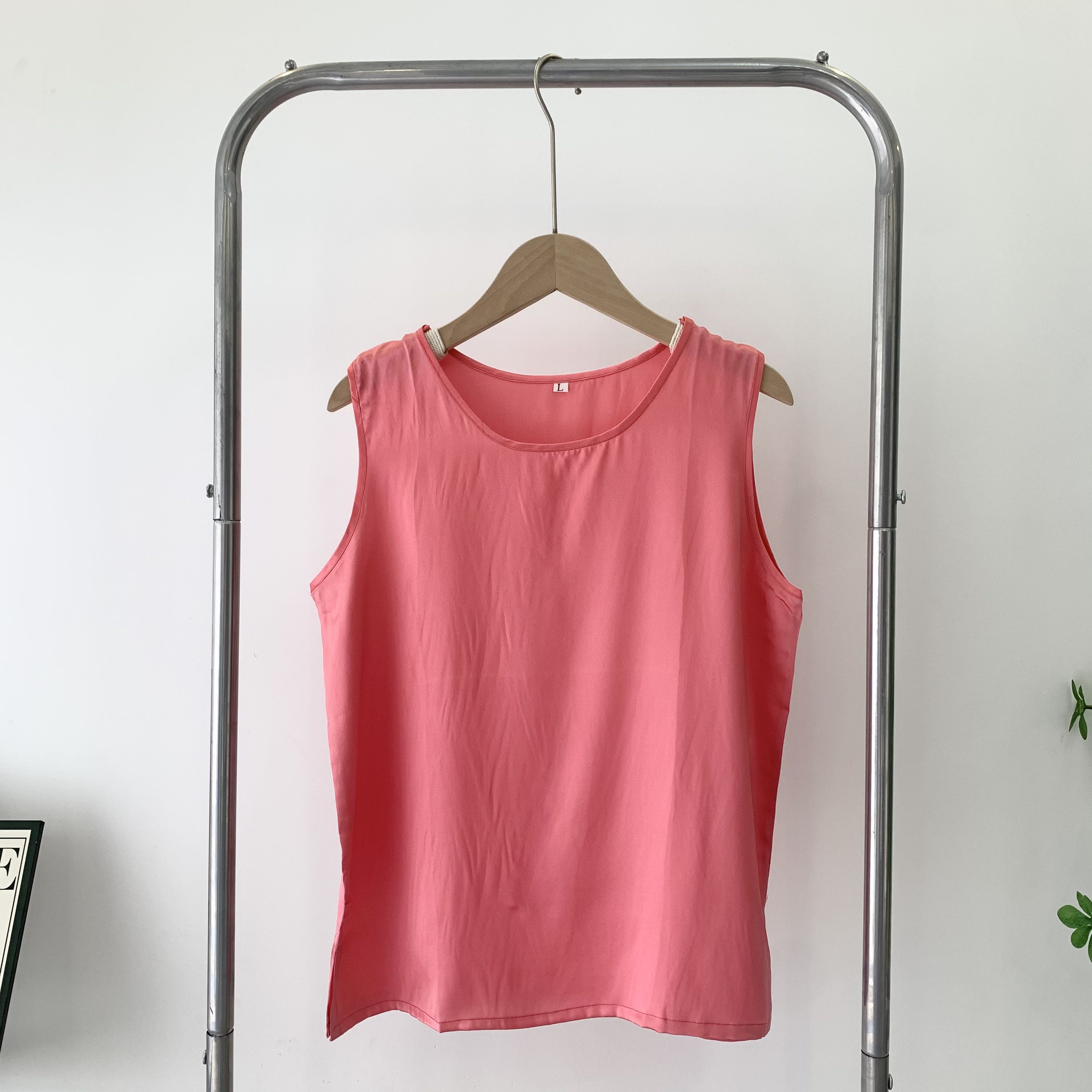 100%桑蚕丝微瑕金黄色背心新款