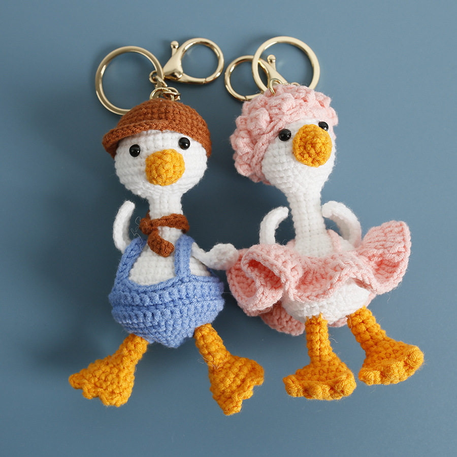 成品情侣鸭玩偶可爱卡通芭蕾鸭包包挂件汽车钥匙扣挂饰大白鹅礼物