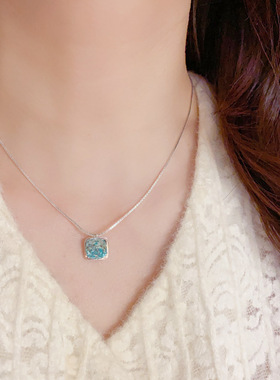 轻奢时尚蓝色方形吊坠项链女气质简约百搭锁骨链小众高级感饰品潮