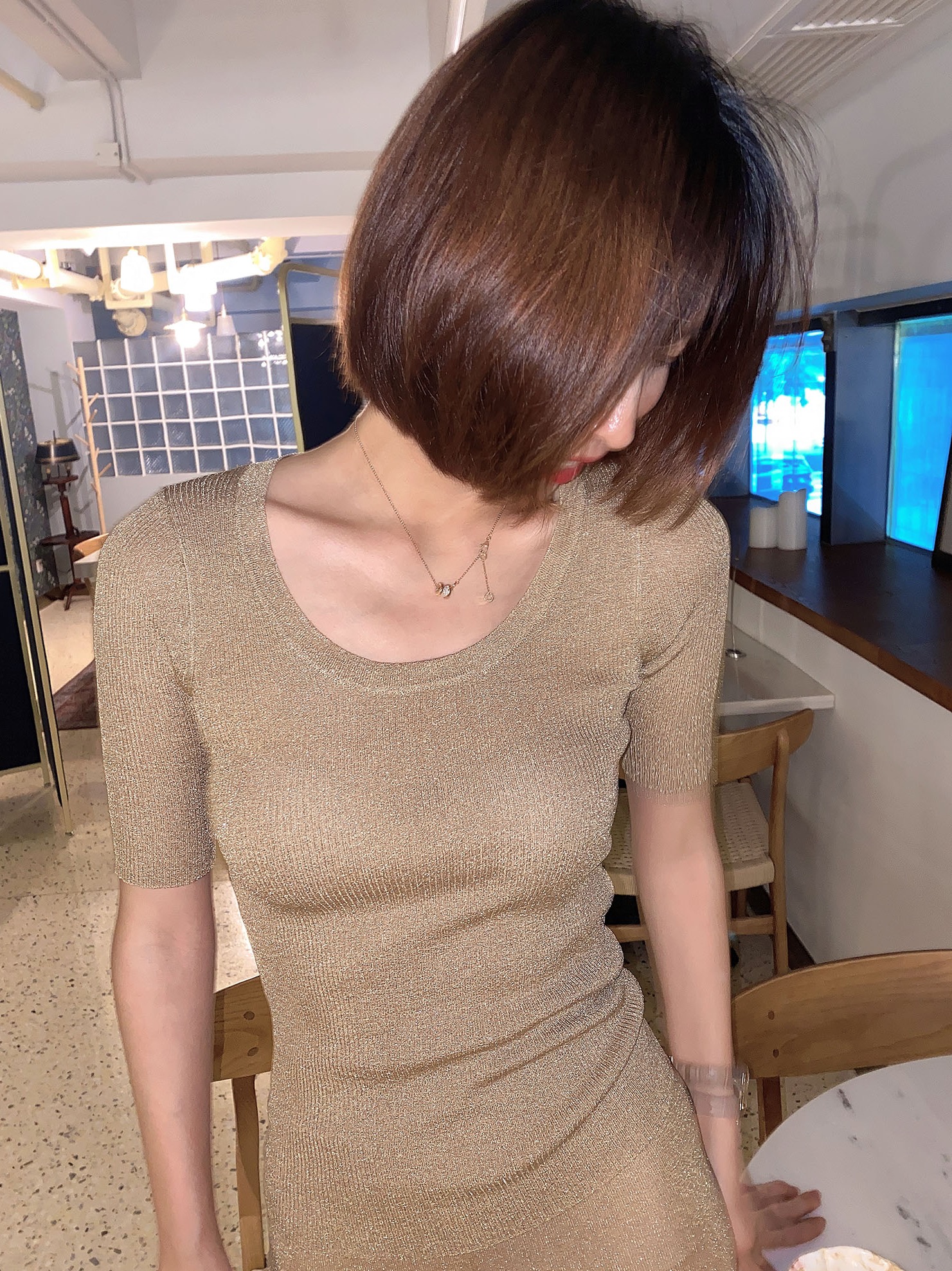 中袖U领针织衫修身闪光纱