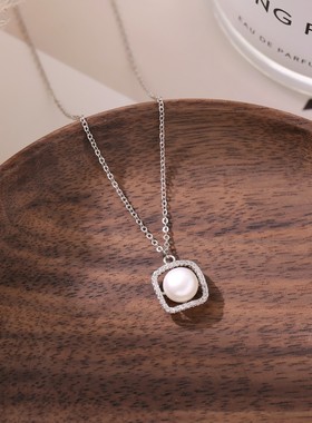 韩版简约轻奢圆形珍珠锆石项链女日常气质百搭通勤吊坠生日礼物