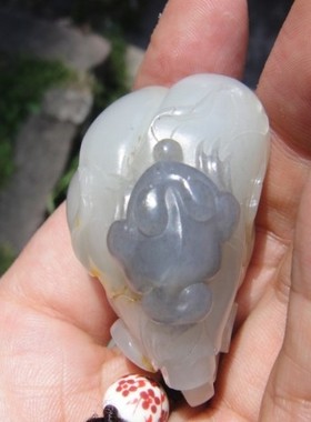 挂件金蟾黑白分明新疆和田玉籽料