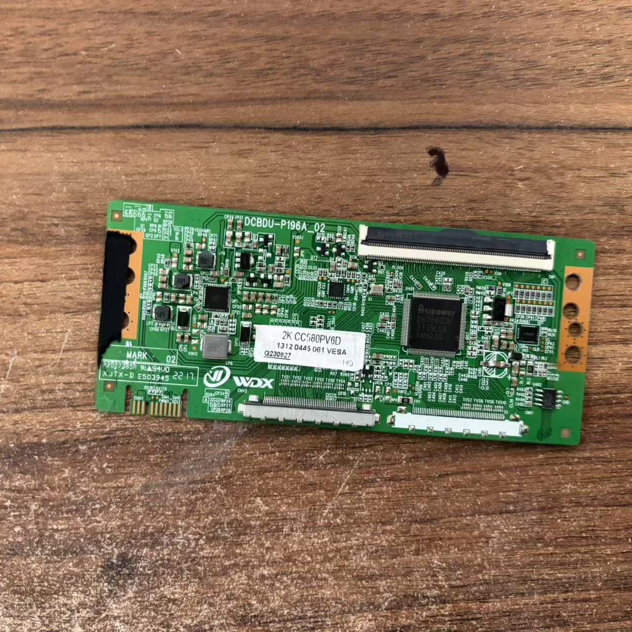 实图逻辑板DCBDU-P196A-02核对白色贴纸2K CC580PV6D用电视配件