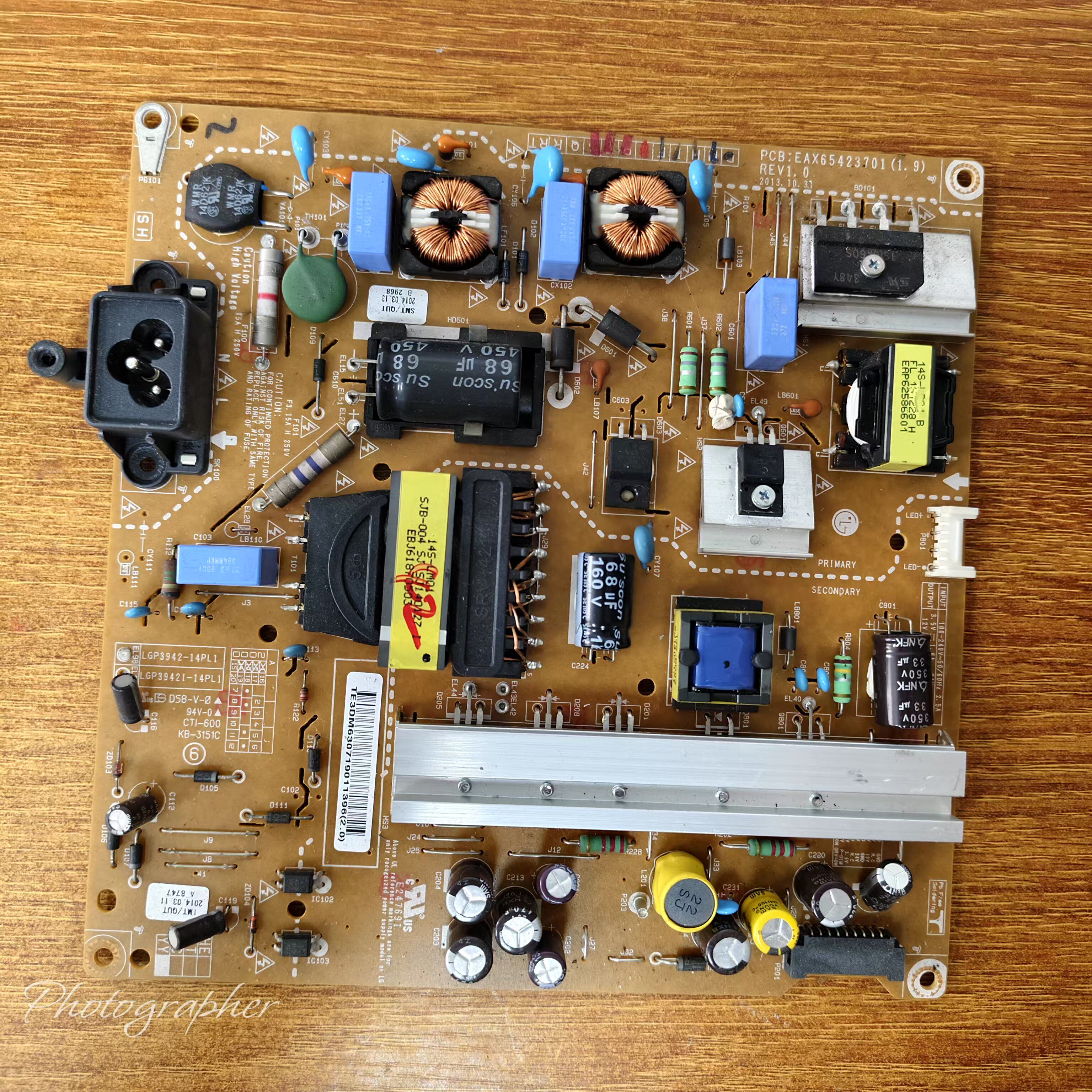 LG 42LB5510-CC 42LB5610电源板EAX65423701 LGP3942-14PL1实物图