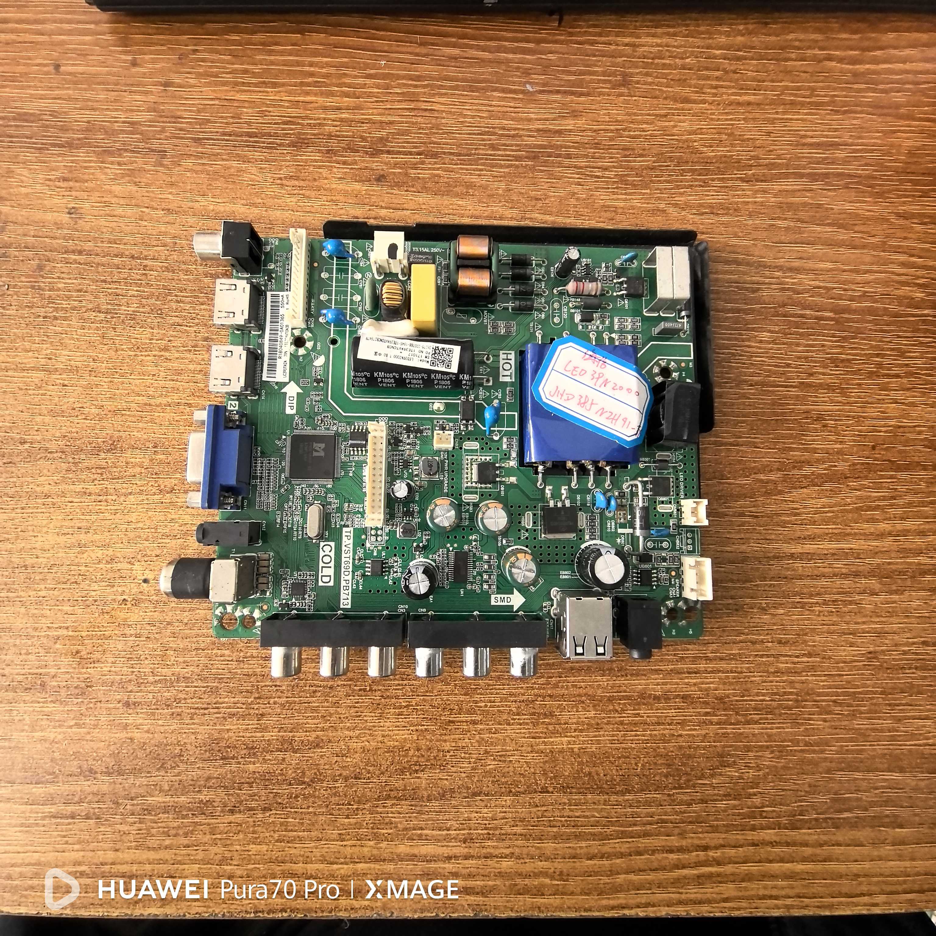 原装海信LED39N2000电视主板TP.VST69D.PB713屏JHD385N2H91实物图