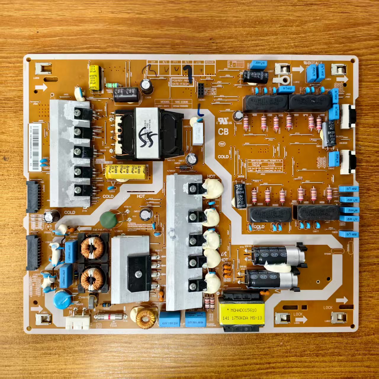 三星QA55Q7FAMJ电视电源板