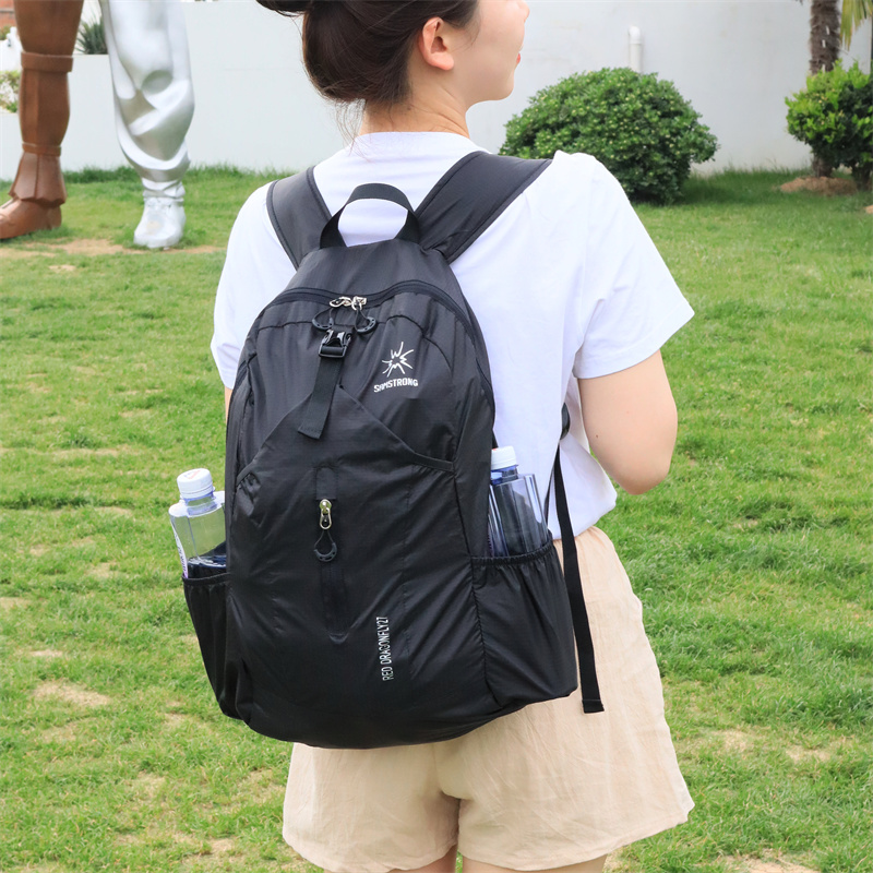 户外可折叠轻便大容量防水登山包