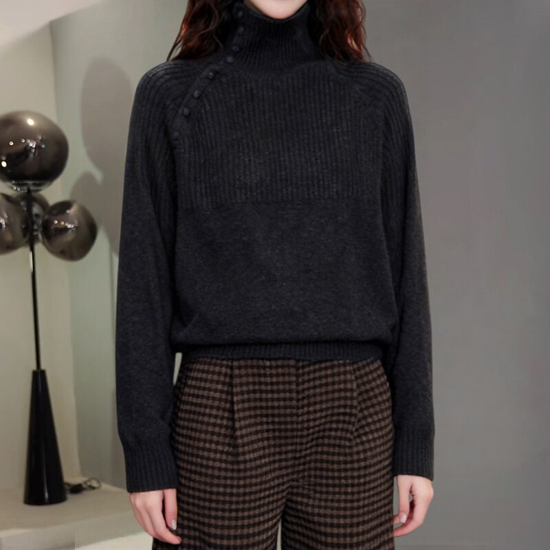 大码韩版时髦斜扣高领针织衫女秋冬慵懒宽松显瘦遮肉套头毛衣上衣