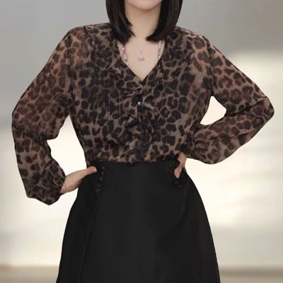 胖mm复古时髦豹纹V领衬衫女
