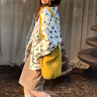 黄果树毛毛包女2025冬天新款水桶包毛绒单肩斜挎包黄色毛茸大包包