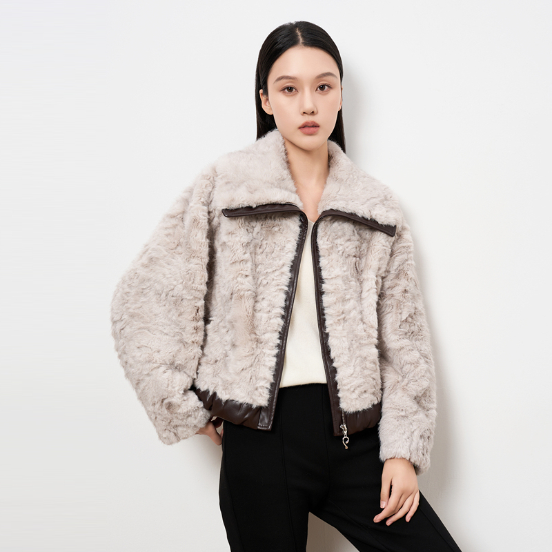 HIGHDAY轩日复古风皮毛一体外套2025秋冬拼接翻领宽松保暖上衣女