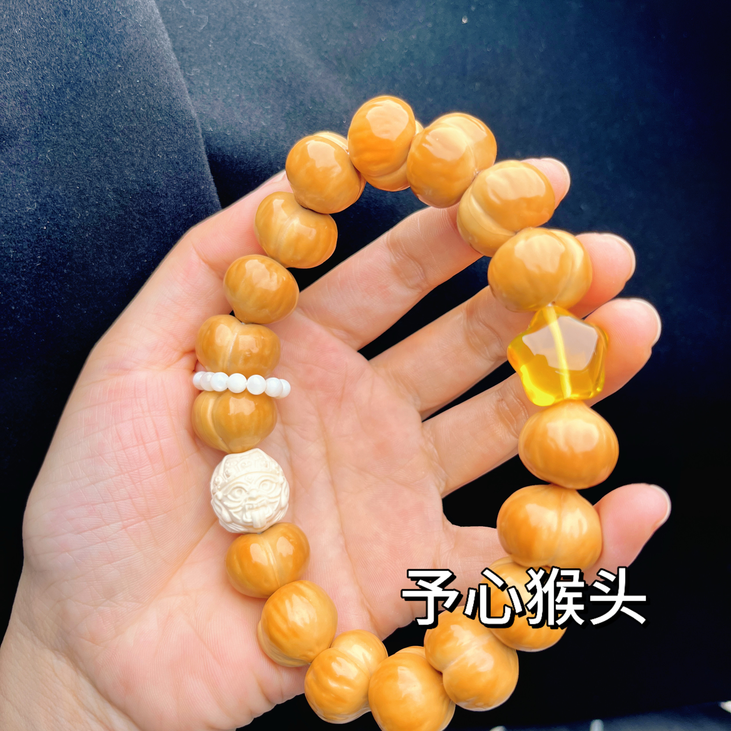 猴头核桃雕刻爱心屁桃男女手串手工抛光文玩手持全品带饰品同款