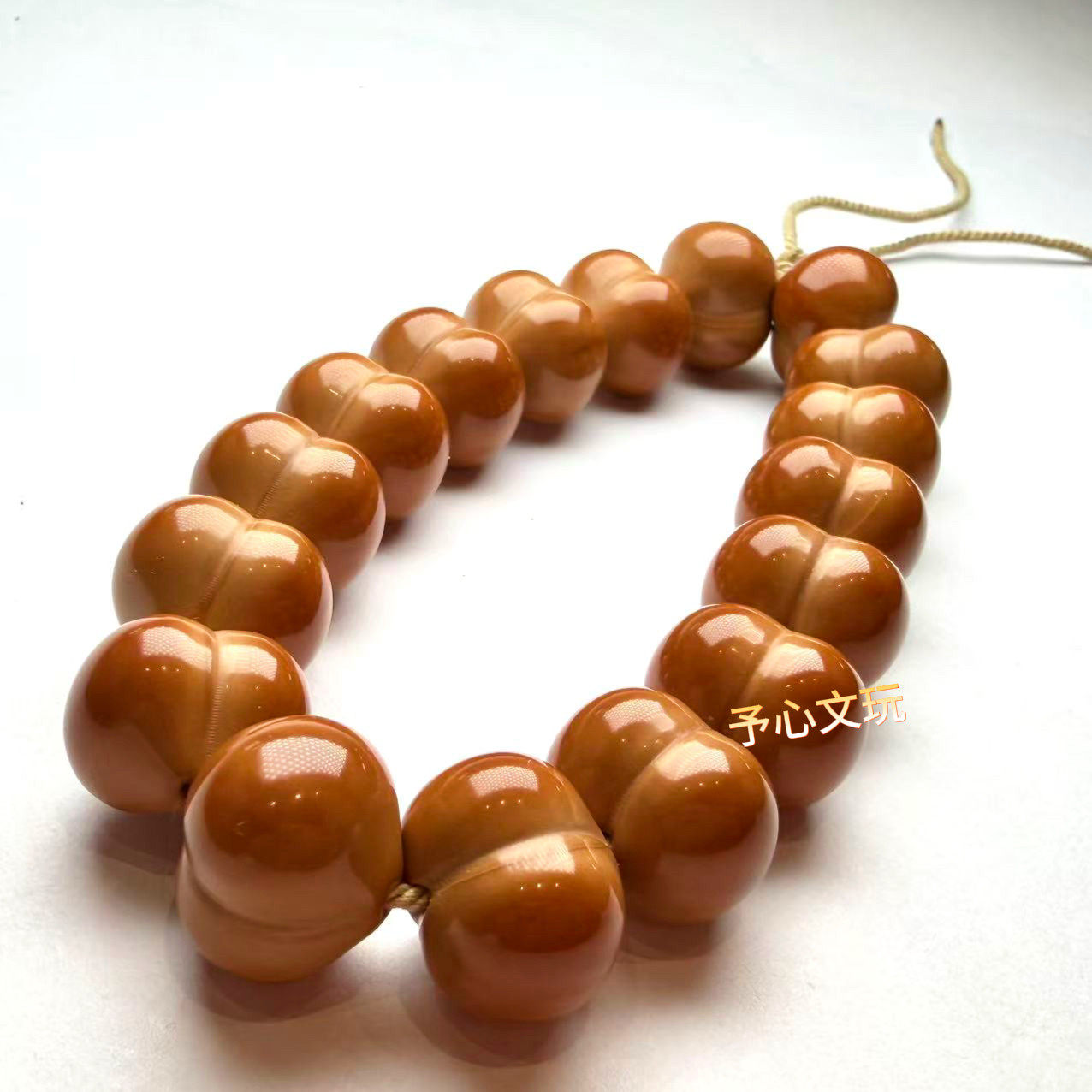 猴头核桃雕刻聚宝盆纯手工屁桃手持男女手持手串配饰同款全品无暇