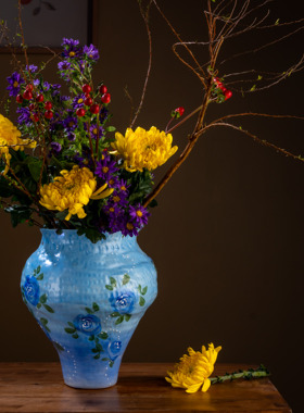 『132』2926-大花瓶蓝色妖姬异形瓶（口18.5×17，高27.5，肚23）