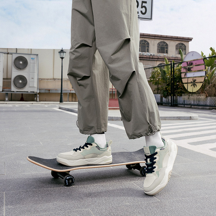 乔丹质燥低帮板鞋男2025秋季轻便时尚休闲运动鞋男鞋QDL053252528