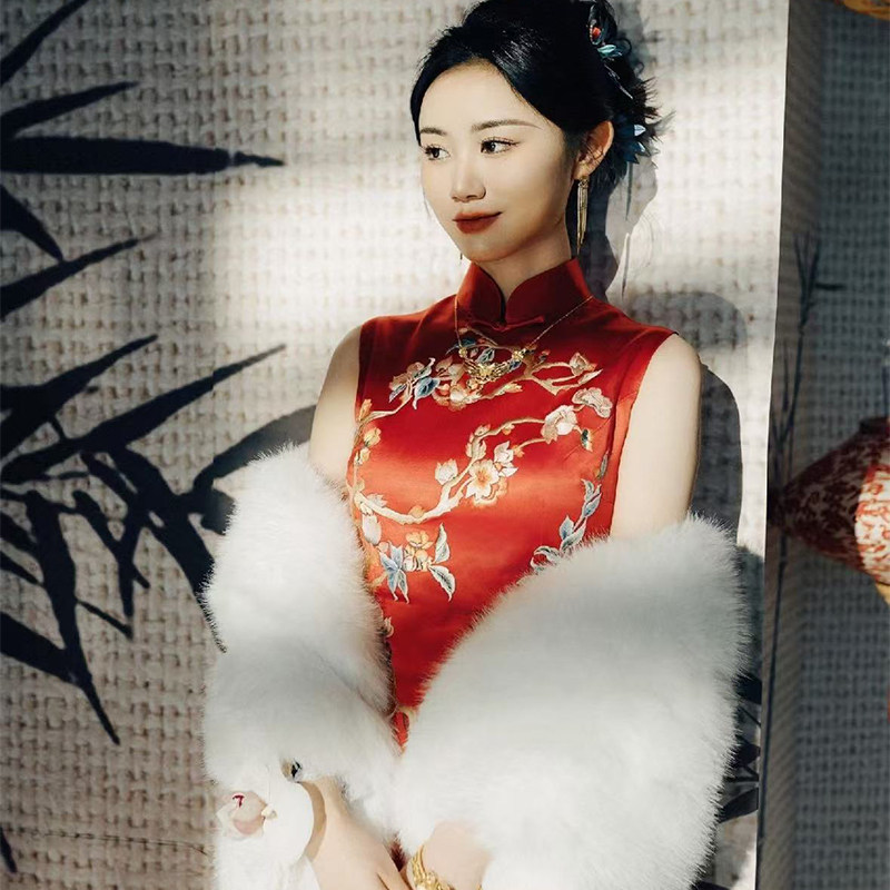 婚纱披肩冬季2025新款白色新娘结婚礼伴娘敬酒服旗袍外搭皮草斗篷