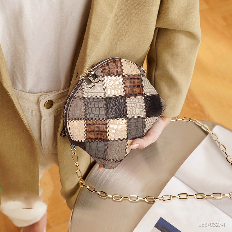 真皮女包小包包2021新款潮时尚链条斜挎包百搭小众设计贝壳包秋冬