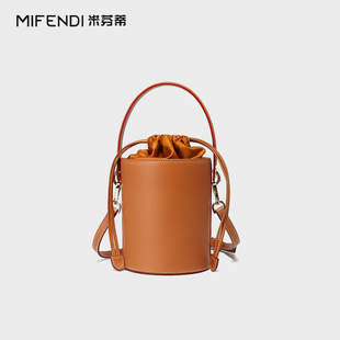 简约棕色系百搭斜挎包 手工风植鞣牛皮复古水桶包 米芬蒂 MIVANDI