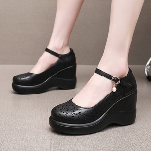 单鞋 镂空坡跟凉鞋 圆头大码 防水台浅口一字扣洞洞鞋 松糕摇摇底女鞋