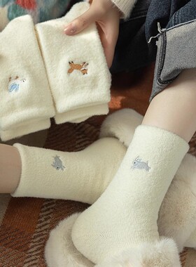 冬季保暖澳绒女中筒袜子加绒加厚白色睡眠中筒地板可爱秋冬刺绣