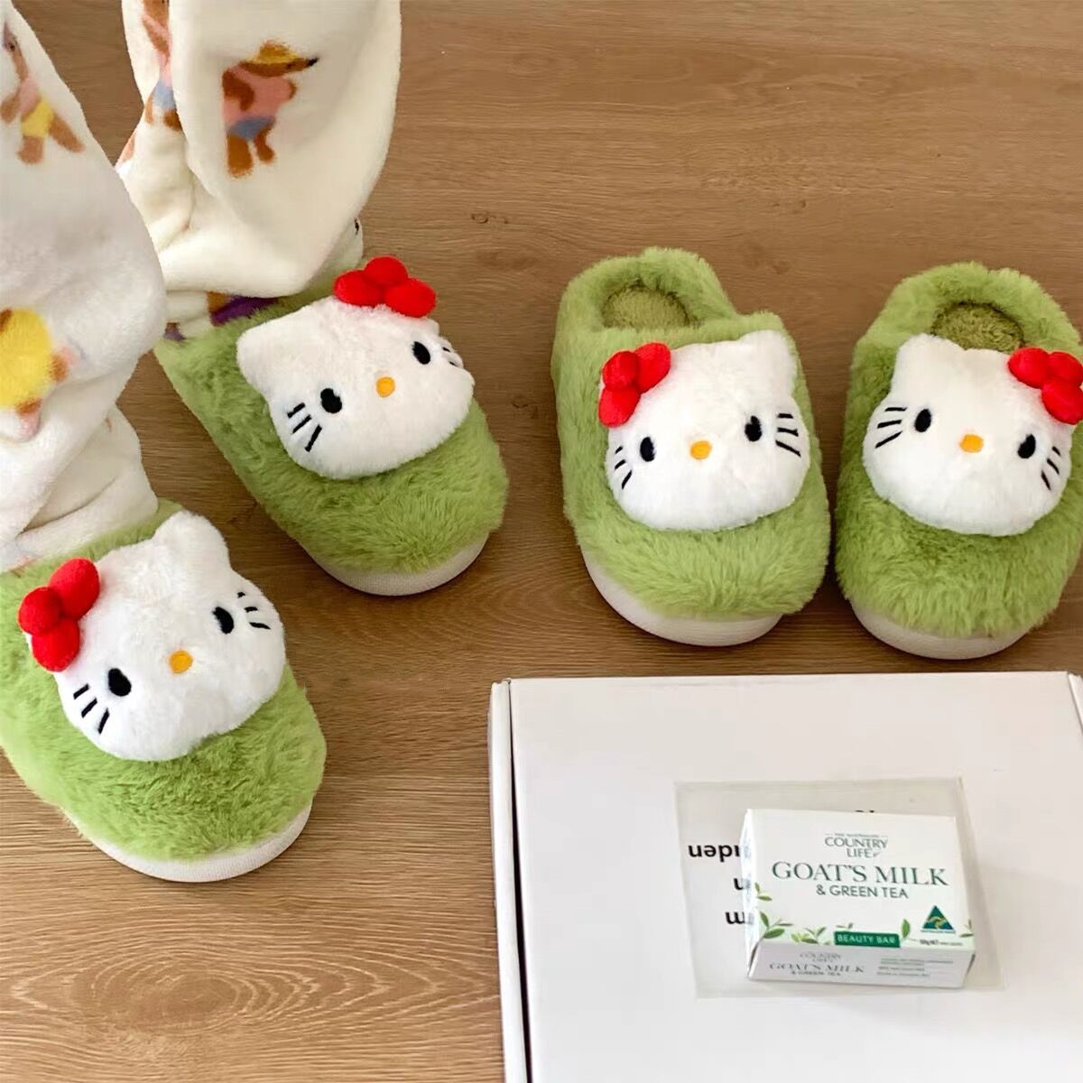 kt可爱蝴蝶结猫居家毛绒拖鞋