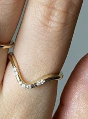 波浪戒指镶嵌8个细钻钛钢镀18k金细款指环女百搭食指中指新款个性