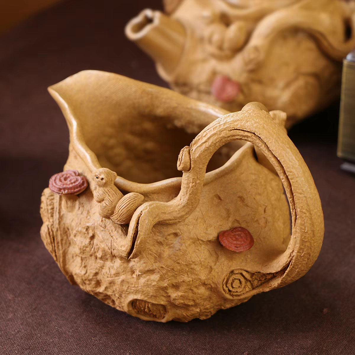 宜兴原矿紫砂段泥名家手工精品松鼠树桩供春分茶器公道杯