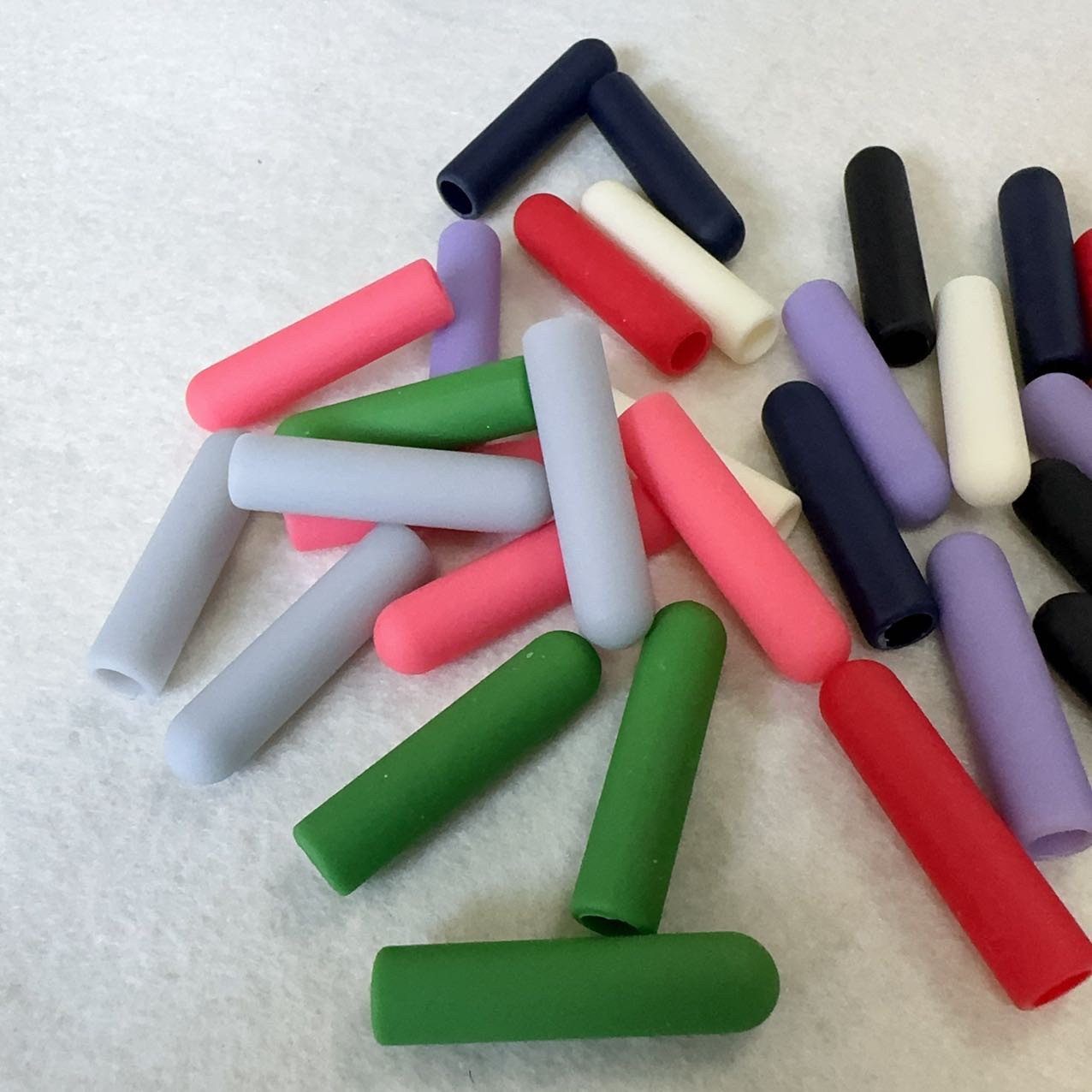 优质塑料外层乳胶手感漆工艺帽绳头服装辅料啤咀吊钟空管套腰绳头,纺织面料/辅料/配套,吊钟,淘宝优惠券,粉丝福利购,淘宝优惠卷