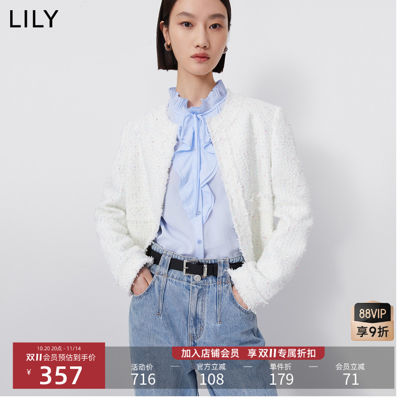 经典圆领大气婉约，赋予了精致时髦的格调。