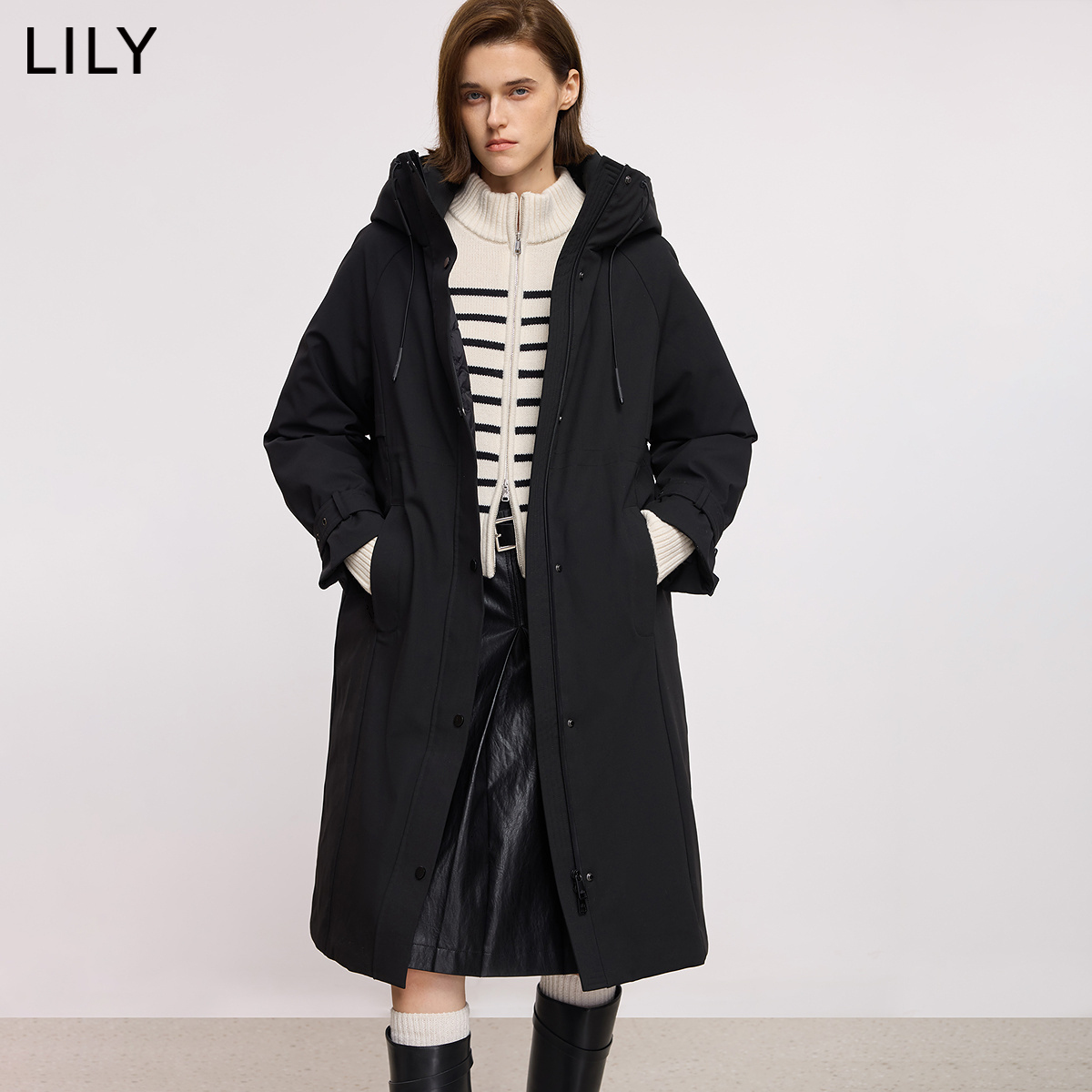 LILY2025冬新款含羊毛醋酸抽绳连帽宽松通勤黑色羽绒服外套女长款