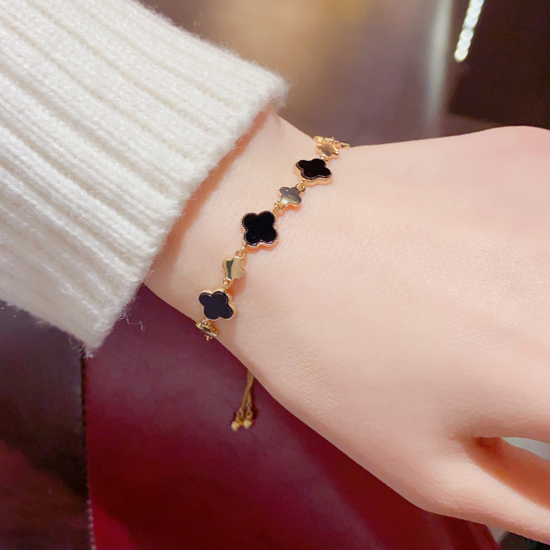 日韩时尚气质轻高级感奢四叶花手链女网红个性百搭小清新手饰品