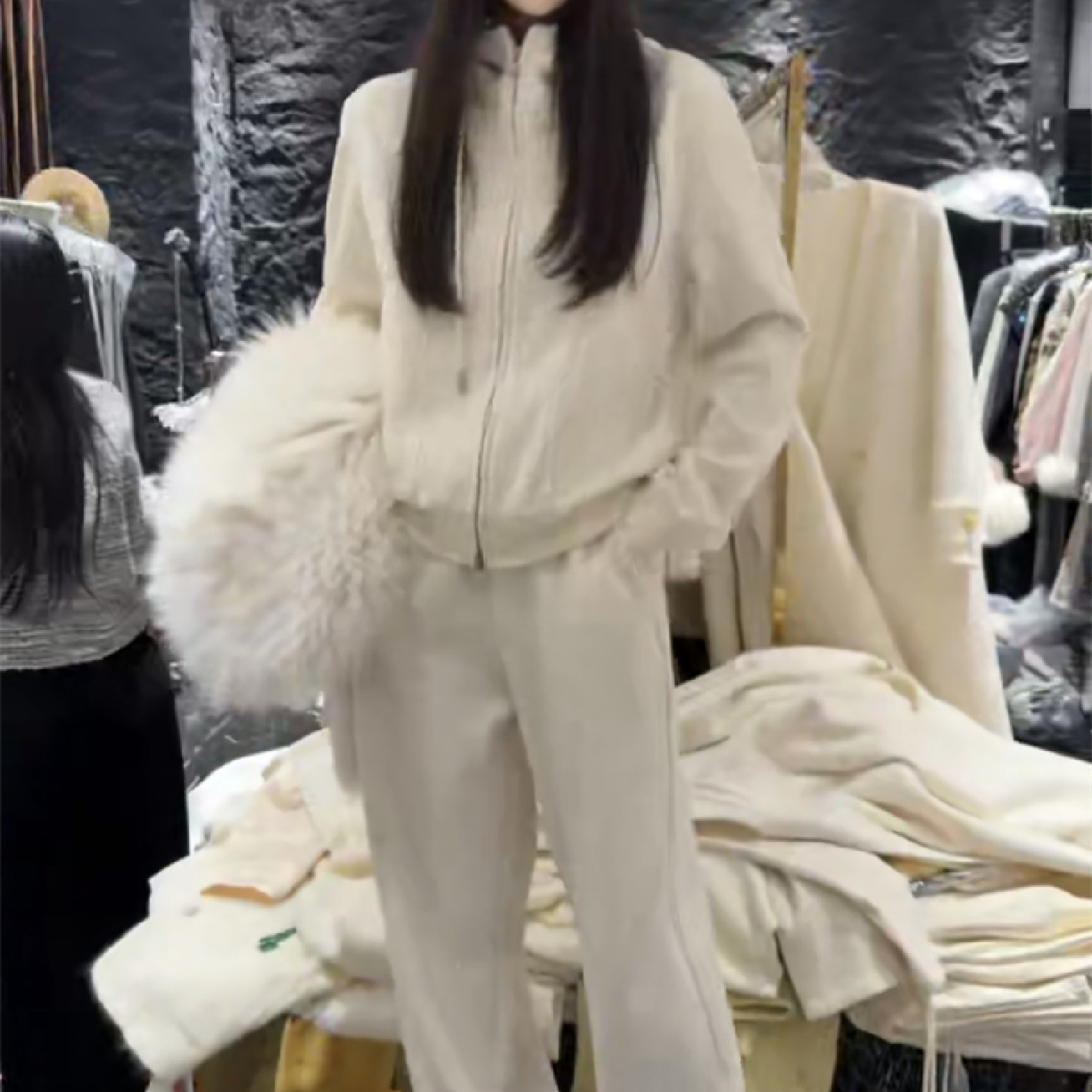 带钻加绒卫衣套装2025冬装女时尚显瘦加厚保暧休闲连帽卫衣两件套,女装/女士精品,时尚套装,淘宝优惠券,粉丝福利购,淘宝优惠卷