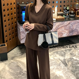 V领中长开叉卫衣+喇叭长裤冬款女加厚加绒卫衣套装 配送格子围巾
