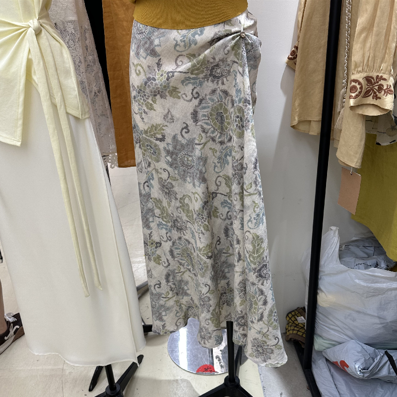 2025夏季新款法式復(fù)古碎花半身裙女高腰顯瘦中長款a字包臀魚尾裙