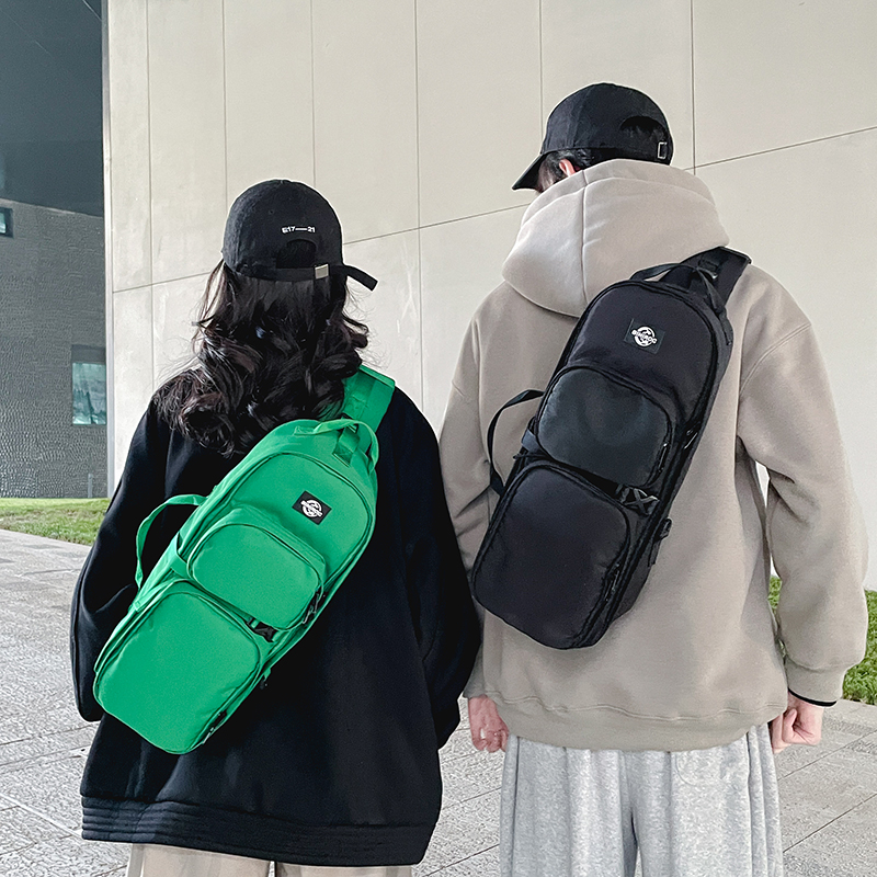 工装风斜挎包大容量多功能小众