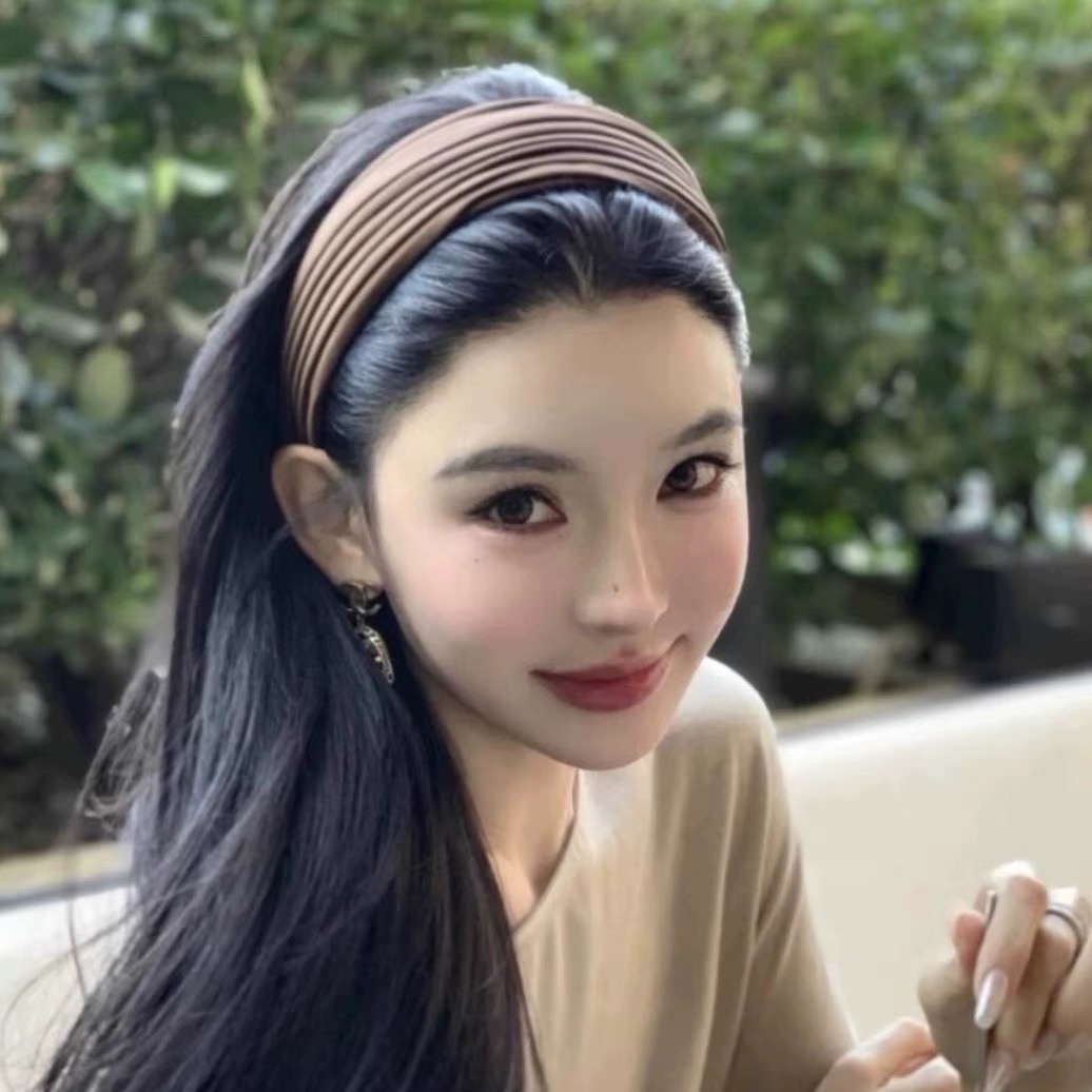 端庄大气高级感复古宽边褶皱发箍法式咖棕缎面小众头箍高颅顶发饰