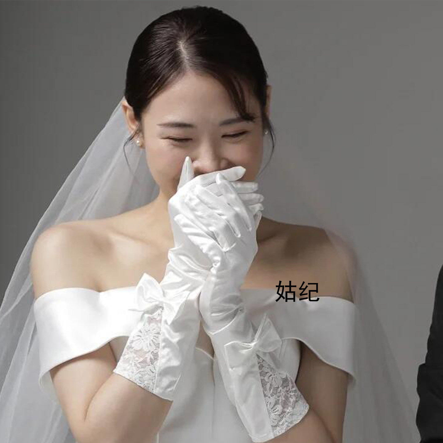 新娘白色缎面蕾丝手套婚纱高级感