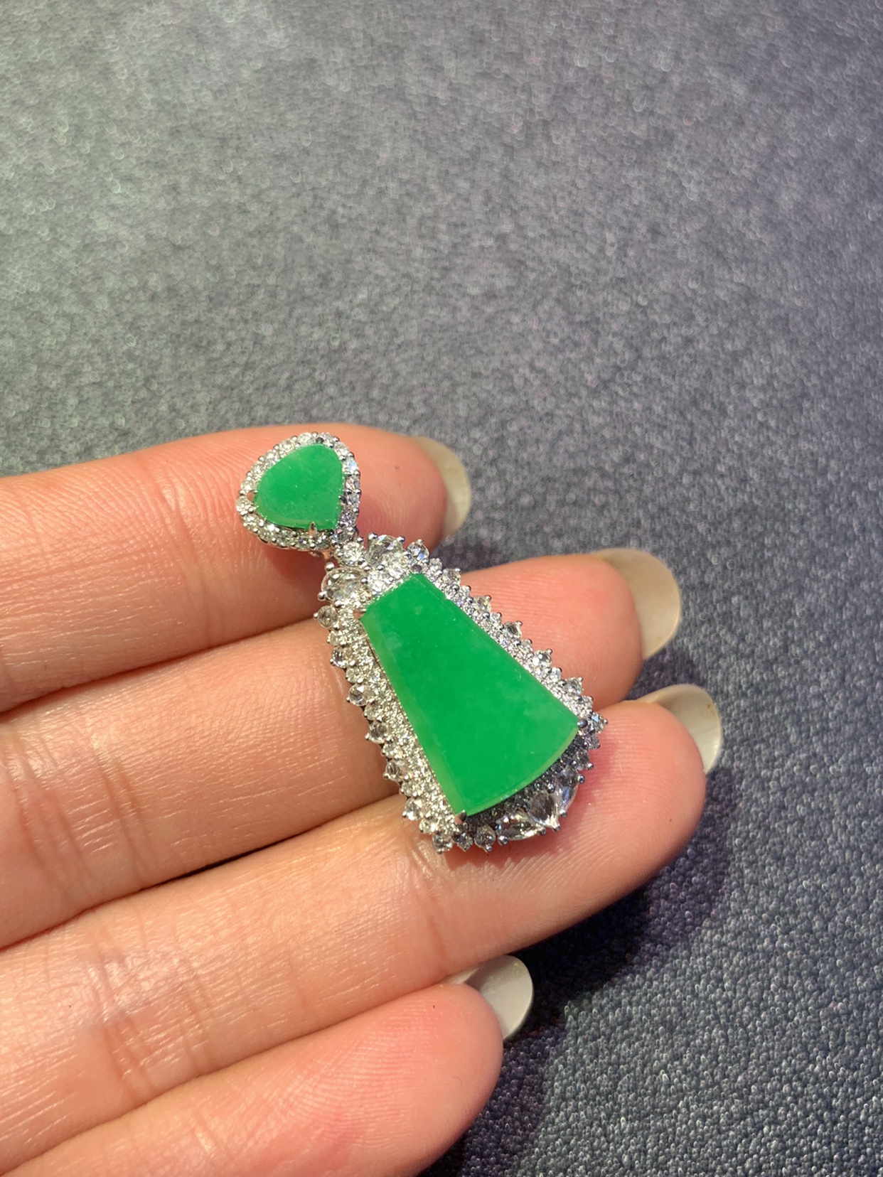 阳绿无事牌吊坠