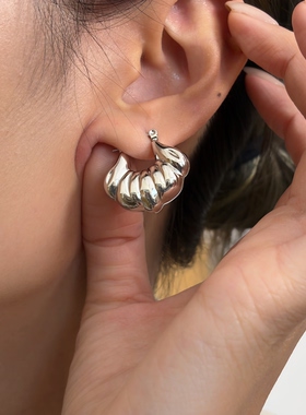 734钛钢空心扇形白金色褶皱耳环简约气质显脸小通勤耳环ins风耳饰