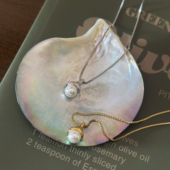 734钛钢大白极光珍珠吊坠项链女巫帽坠灯笼链百搭锁骨链可洗澡